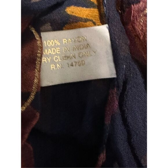 Berkshire made in INDIA scarf.  * Floral * soft fabric  * Excellent condition  * - Picture 4 of 4